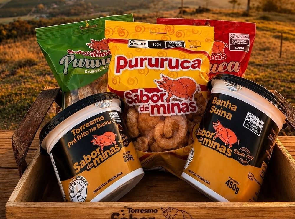 Produtos Sabor de Minas: pururucas, torresmo pré-frito e banha suína em caixote de madeira